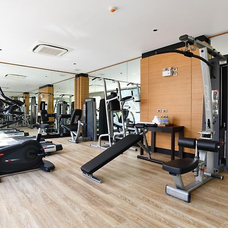 SKYVIEW Resort Phuket Patong Beach - SHA Extra Plus Exterior foto A gym at a hotel