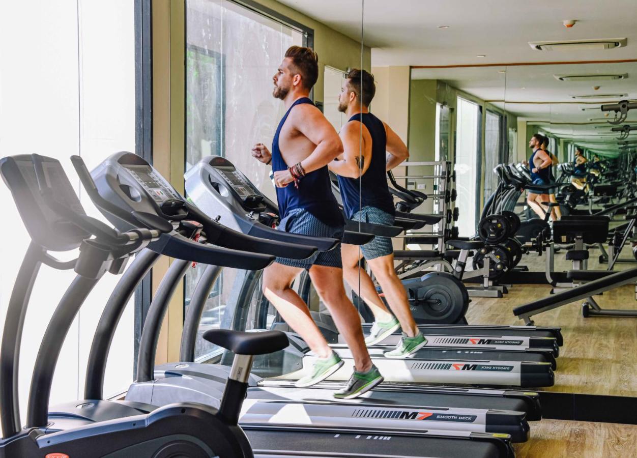 SKYVIEW Resort Phuket Patong Beach - SHA Extra Plus Exterior foto A treadmill in use