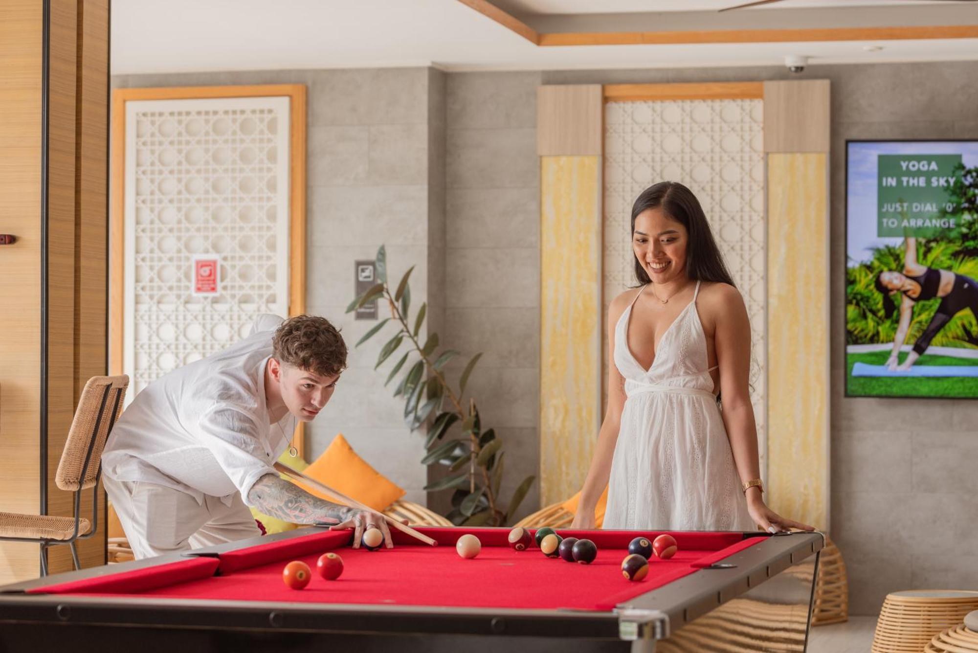 SKYVIEW Resort Phuket Patong Beach - SHA Extra Plus Exterior foto A pool table