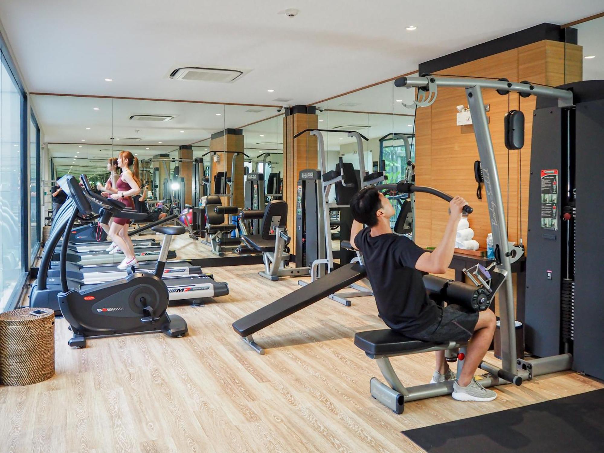 SKYVIEW Resort Phuket Patong Beach - SHA Extra Plus Exterior foto The gym at the hotel