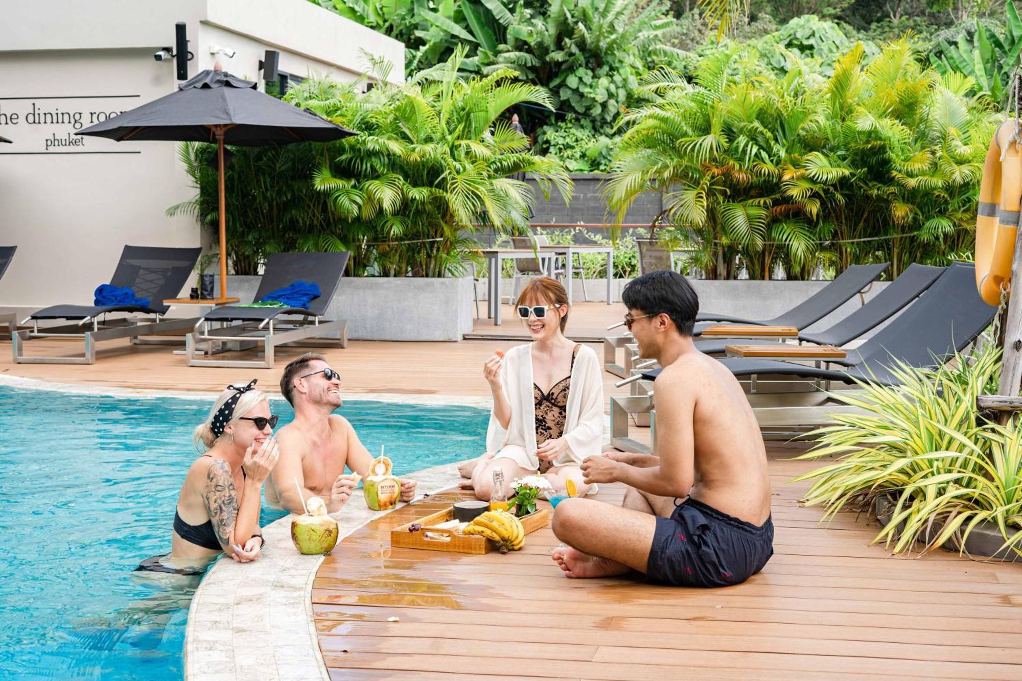 SKYVIEW Resort Phuket Patong Beach - SHA Extra Plus Exterior foto Pool at The Royal