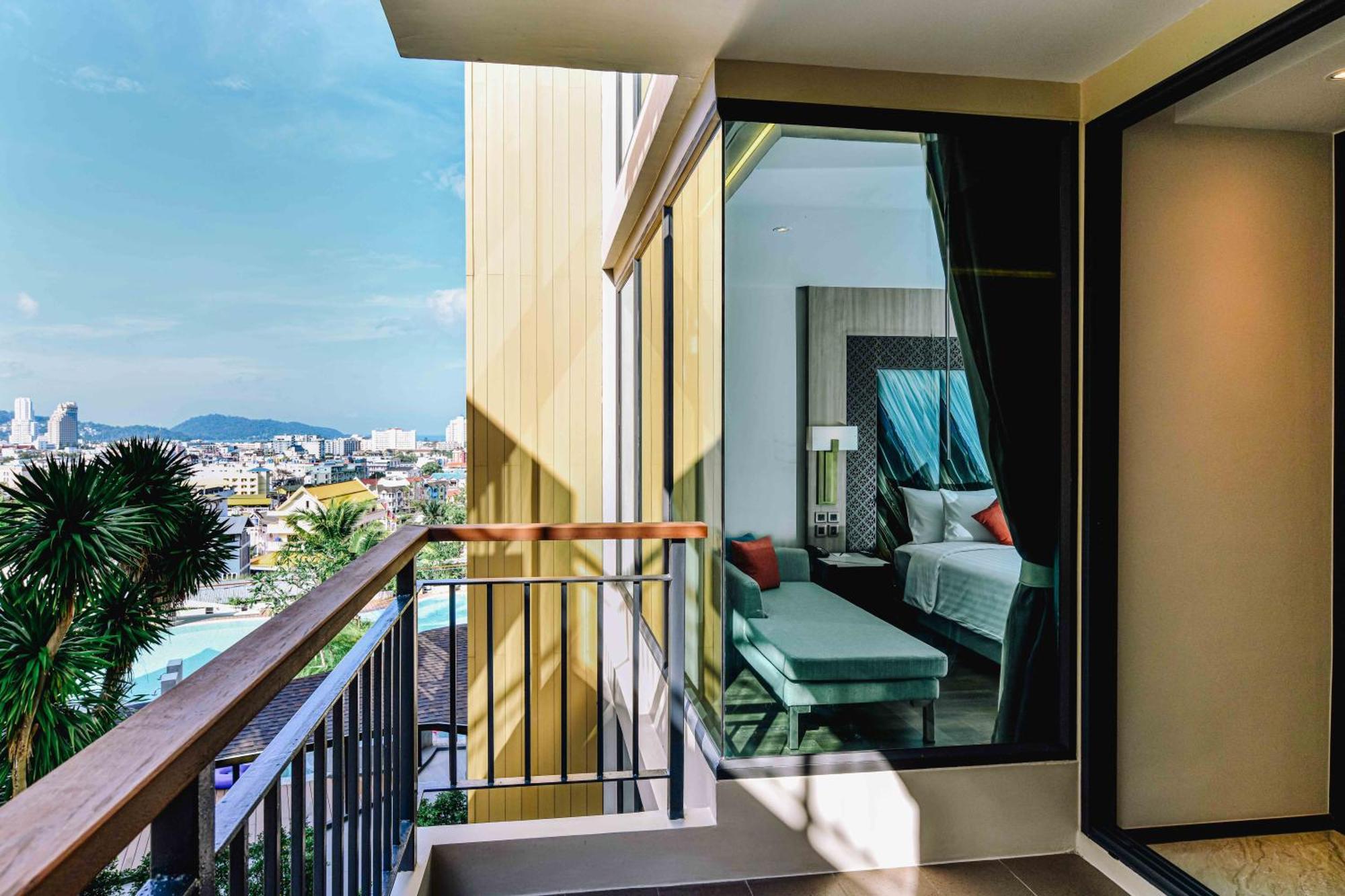 SKYVIEW Resort Phuket Patong Beach - SHA Extra Plus Exterior foto Deluxe Room with balcony